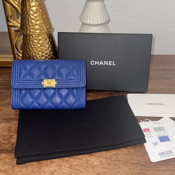 Chanel Blue Quilted Wallet - Picture 3 of 13